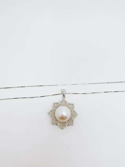 14kt Solid Gold, South Sea Pearl, & Diamond Pendant Necklace