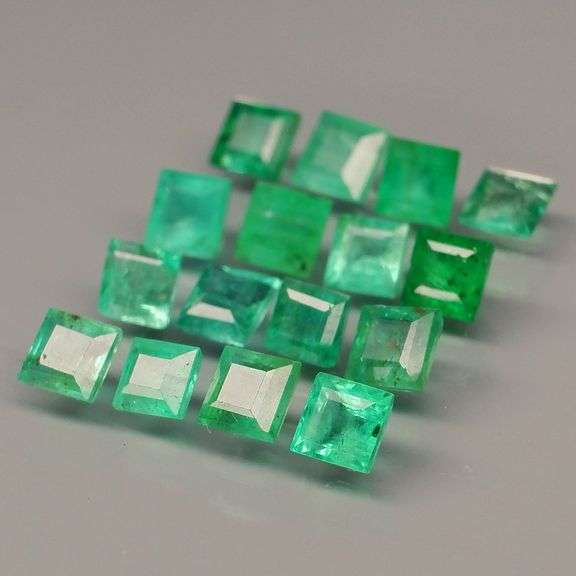 Vivid! Top green 3.37ct Colombian Emerald set