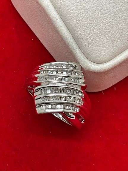 CERTIFIED BRAND NEW LADIES 10K WHITE GOLD AND DIAMOND RING