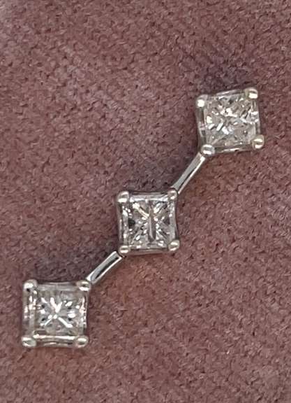 14K WHITE GOLD CHARM WITH DIAMONDS