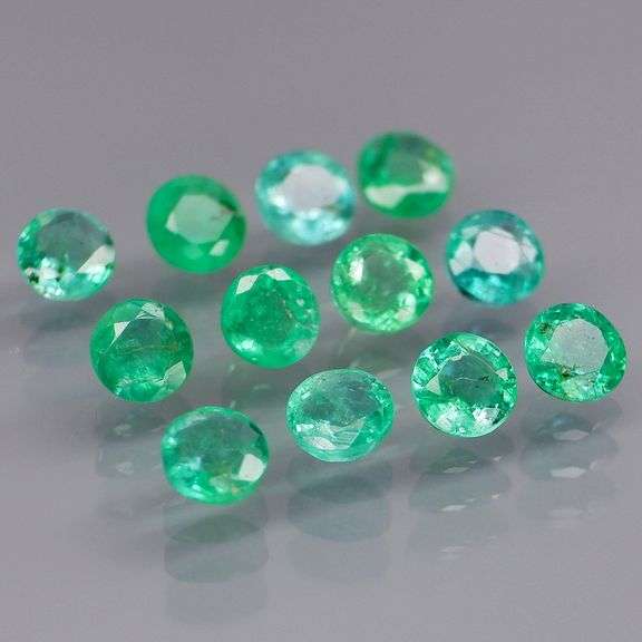 Vivid! Top green 2.54ct Colombian Emerald set
