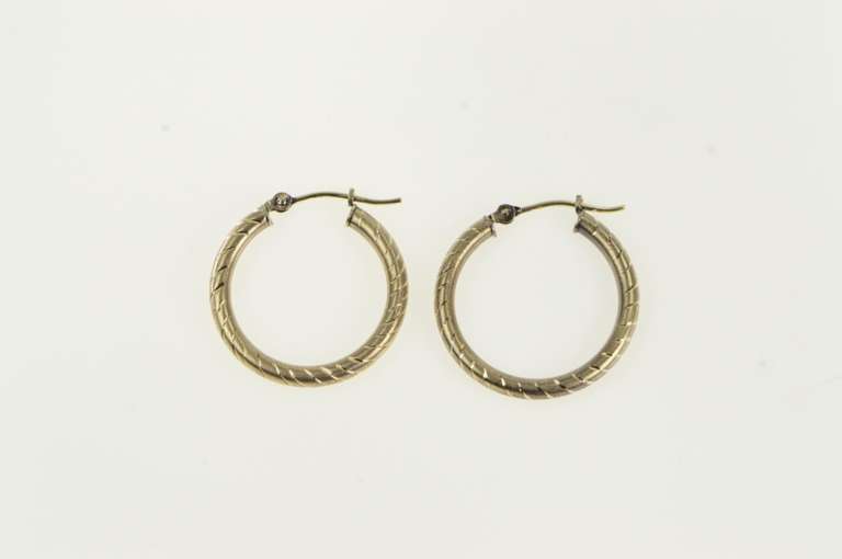 14K Yellow Gold 21.8mm Grooved Pattern Diamond Cut Hoop Earrings