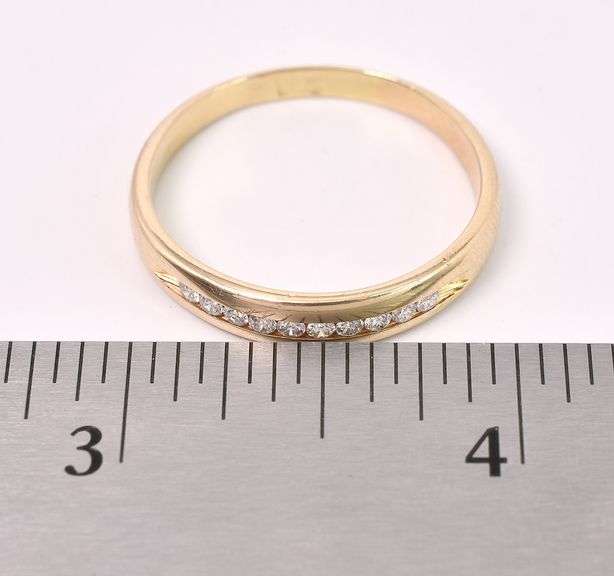Elegant Diamond Ring In 14K Yellow Gold