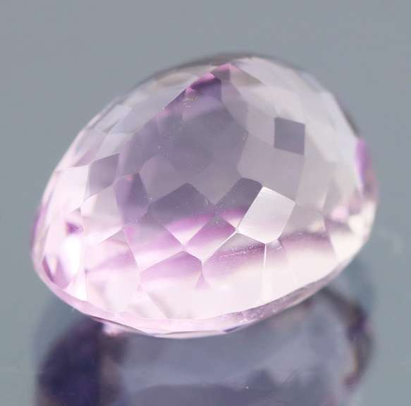 Glittering oval cut 13.65ct violet pink Amethyst