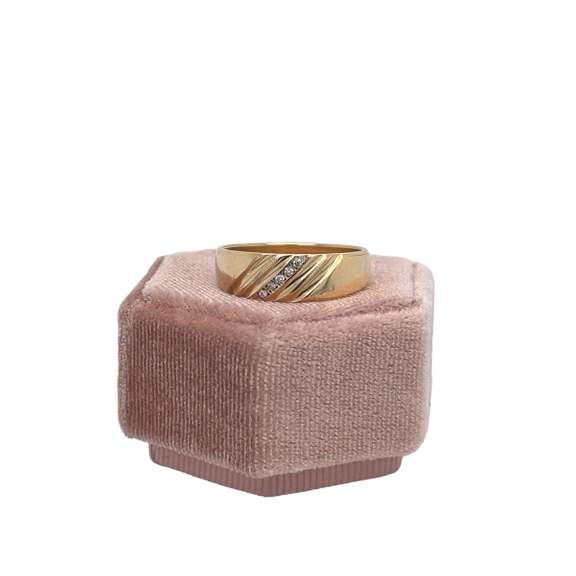 14K GOLD BAND RING WITH DIAMONDS