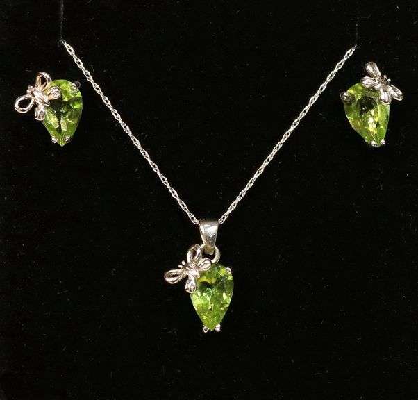 Sparkling pear cut Peridot set