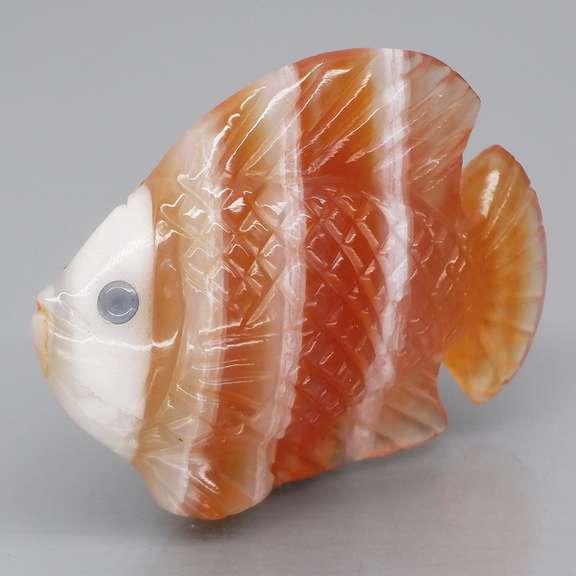 Cute! 24.01ct Agate and Sapphire fish carving