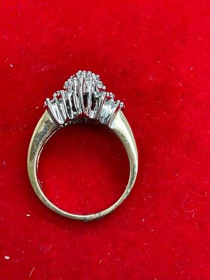 LADIES GOLD AND DIAMOND CLUSTER RING