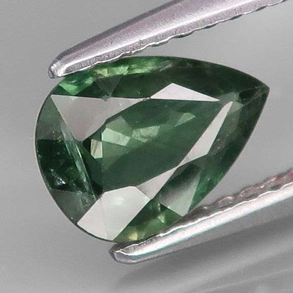 Gorgeous 1.10ct yellowish green Sapphire