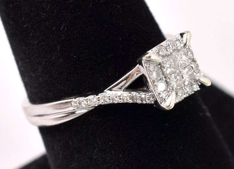 Brilliant Diamond Ring In White Gold