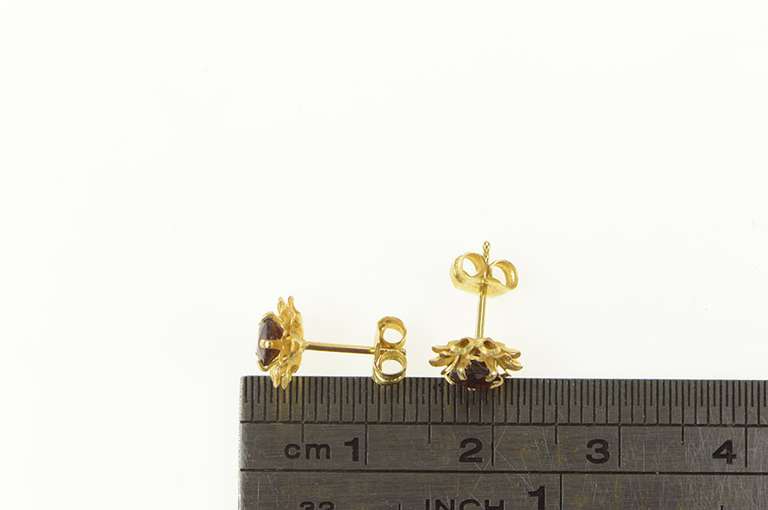 14K Yellow Gold Garnet Retro Flower Vintage Stud Earrings