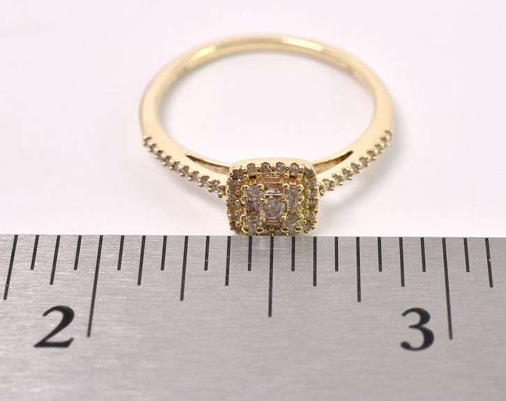 Amazing Diamond Ring In Yellow Gold