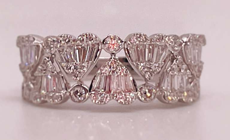 18KT SOLID WHITE GOLD & DIAMOND BAND RING
