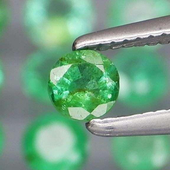 Collectors 2.71ct real Colombian Emerald 16 piece set