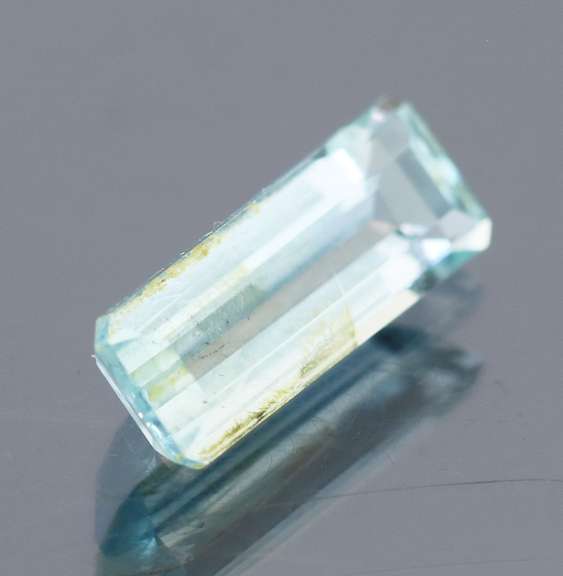 Exciting untreated 1.88ct Aquamarine
