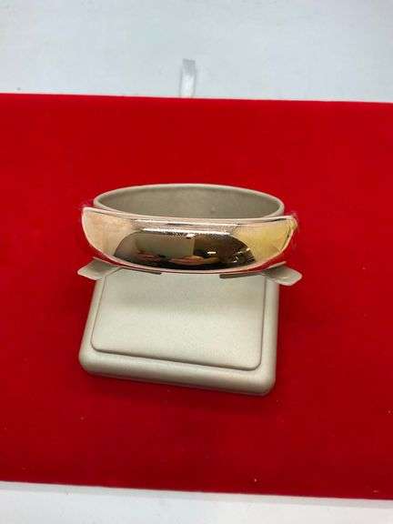 14K GOLD BANGLE BRACELET. HEAVY AND LARGE
