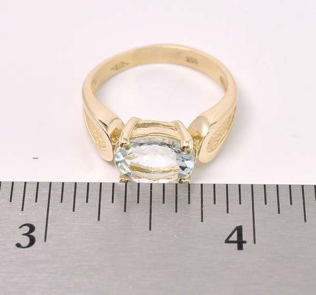 Gorgeous Aquamarine Gem Ring In 14K Yellow Gold