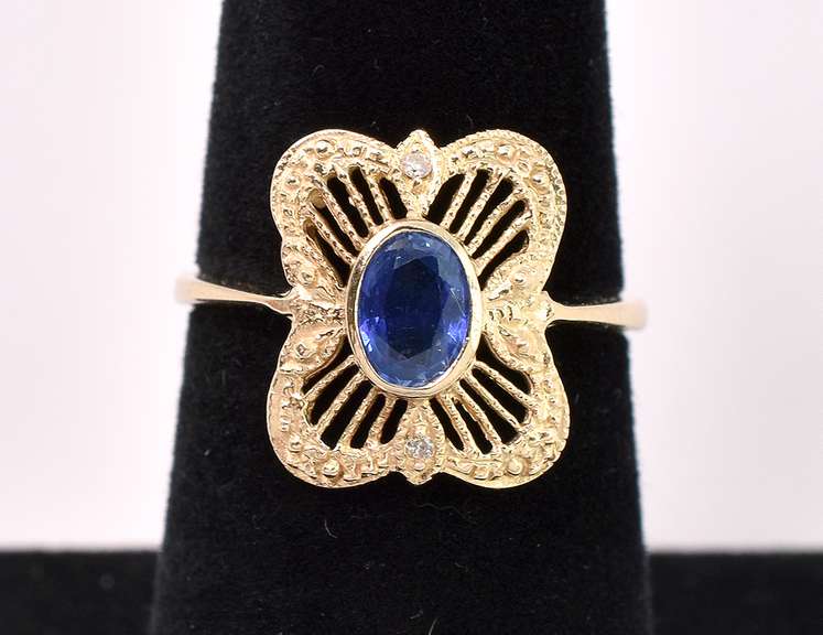 Beautiful Blue Sapphire Ring In 14K Yellow Gold