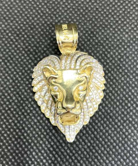 STUNNING 14KT LION HEAD DIAMOND PENDANT