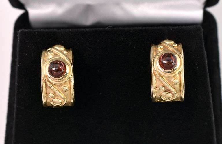 Amazing Red Garnet Earring In 14K Yellow Gold