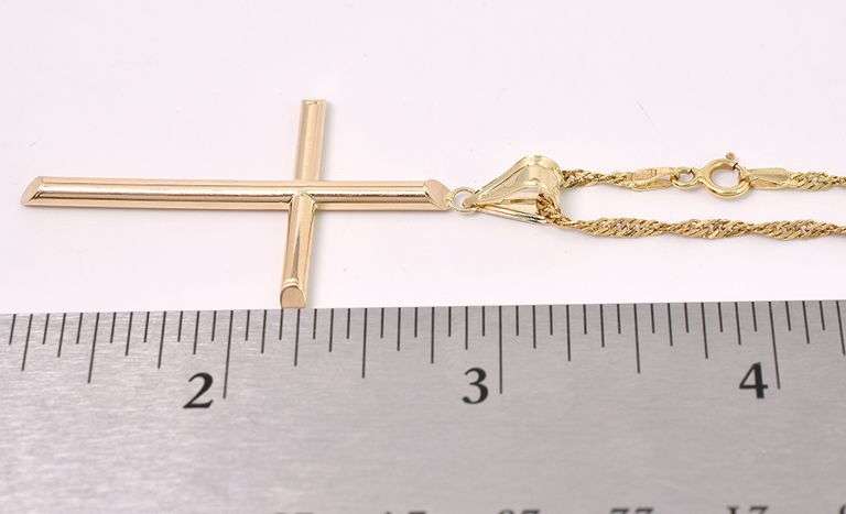 Sturdy Cross Pendant Necklace In 14K Yellow Gold