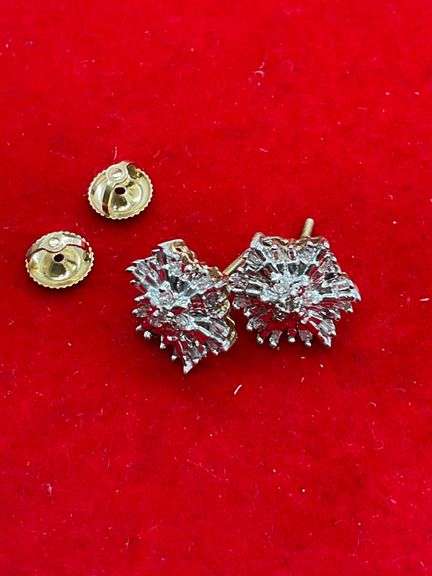 LADIES 14K YELLOW GOLD AND DIAMOND STUD EARRINGS