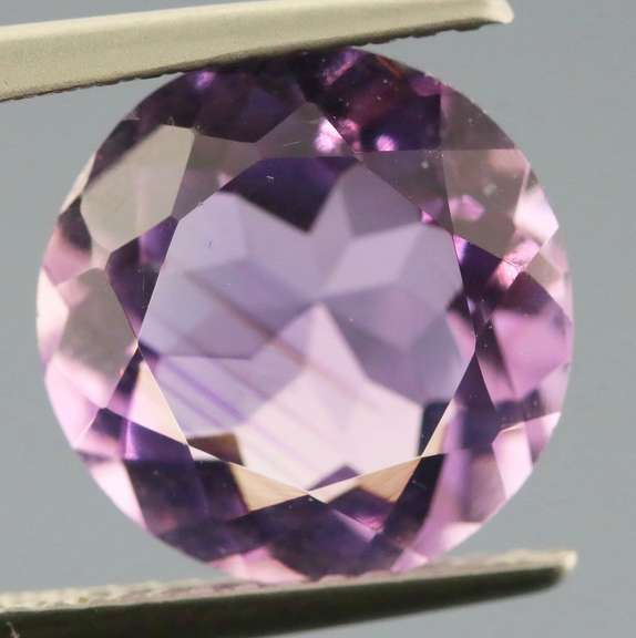 Eye catching 3.90ct natural Amethyst solitaire