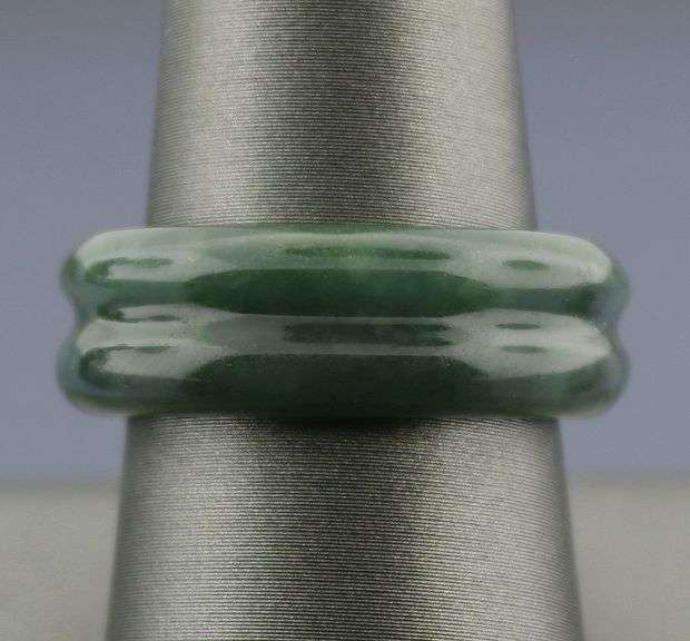 Stunning all natural 28.98ct Size 9 Jadite Jade ring
