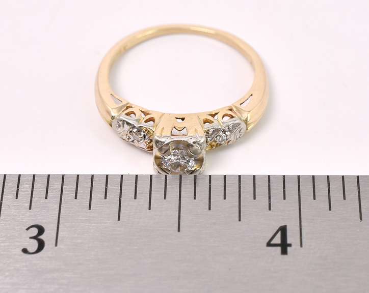 Gorgeous Diamond Ring In 14K Yellow Gold