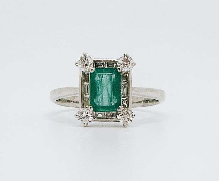 Exotic Emerald Core 18k White Gold Ring with Diamond Pins