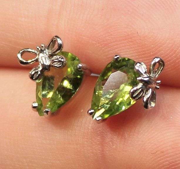 Sparkling pear cut Peridot set