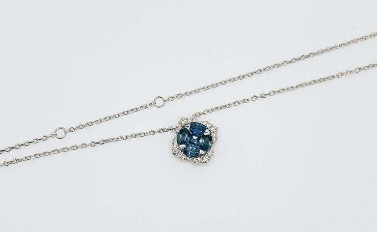 Splendid 18kt White Gold Necklace with Saphire and Diamond Pendant