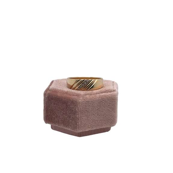 14K GOLD BAND RING WITH DIAMONDS