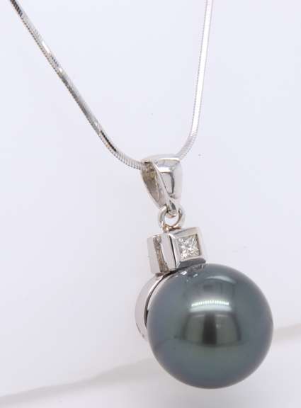 Gorgeous 14kt WG Tahitian Pearl and Diamond Accent Necklace