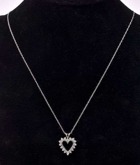 Pretty Diamond Heart Pendant Necklace In 14K White Gold