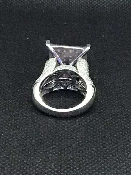 UNIQUE AND BEAUTIFUL 14K WHITE GOLD 2.20 CARATS ENGAGEMENT DIAMOND RING