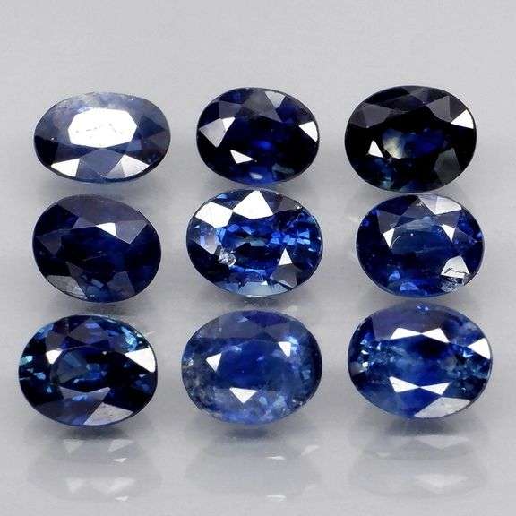 Gorgeous 4.83ct natural blue Sapphire set