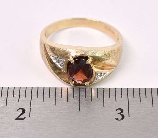 Sturdy Red Garnet Ring In Yellow Gold