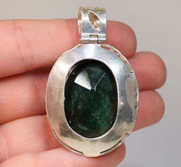 Huge! Stunning Emerald pendant