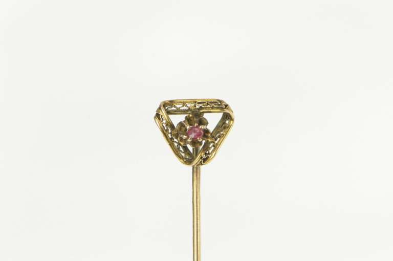 10K Yellow Gold Victorian Ruby Filigree Twisted Triangle Pin/Brooch