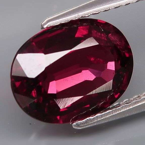 Top cherry red 3.45ct Rhodolite Garnet