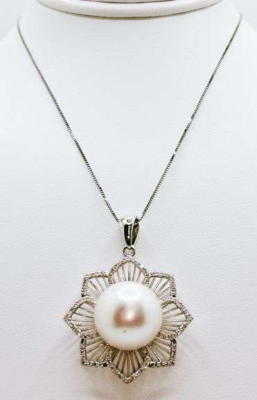 14kt Solid Gold, South Sea Pearl, & Diamond Pendant Necklace