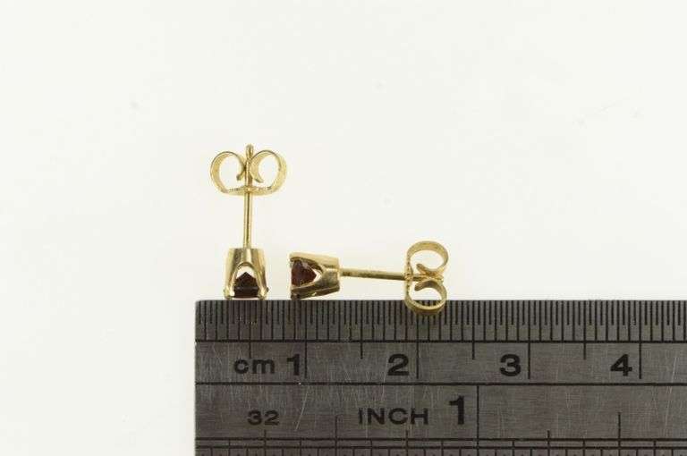 14K Yellow Gold Garnet Round Solitaire Classic Vintage Stud Earrings