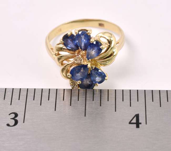 Stunning Blue Sapphire Ring In 14K Yellow Gold