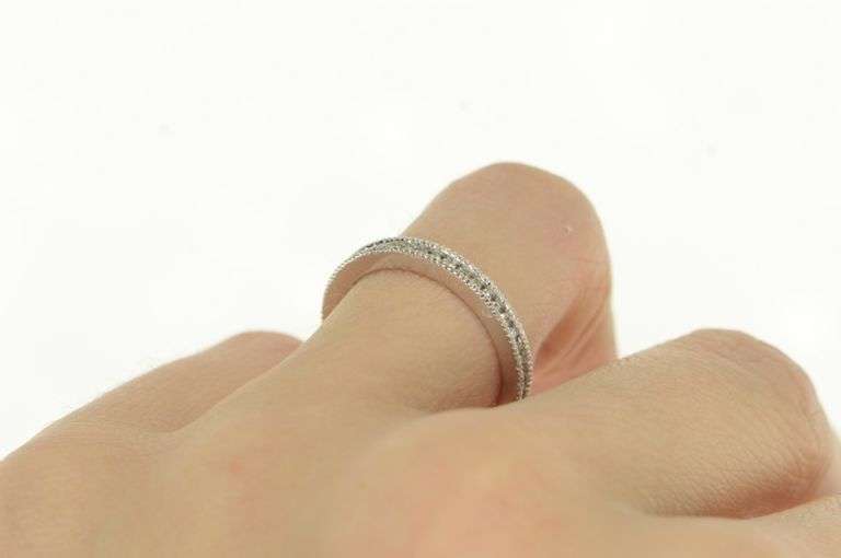 14K White Gold 0.28 Ctw Classic Diamond Vintage Wedding Band Ring