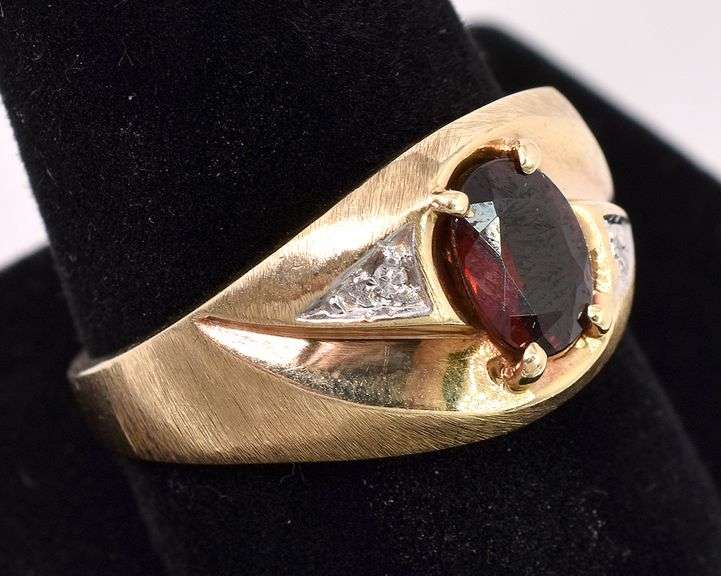 Sturdy Red Garnet Ring In Yellow Gold