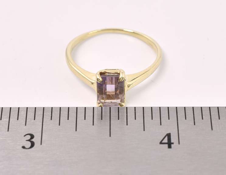Dazzling Purple Amethyst Ring In 14K Yellow Gold