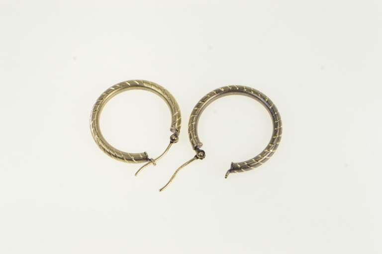 14K Yellow Gold 21.8mm Grooved Pattern Diamond Cut Hoop Earrings