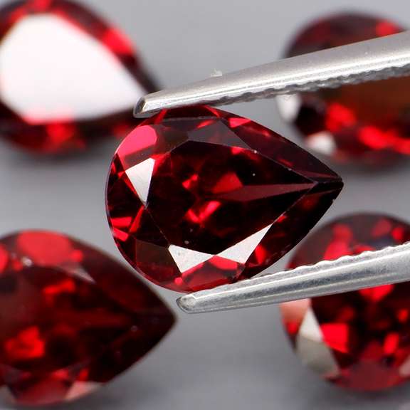 Amazing 8.87ct pear cut cherry red Garnet set