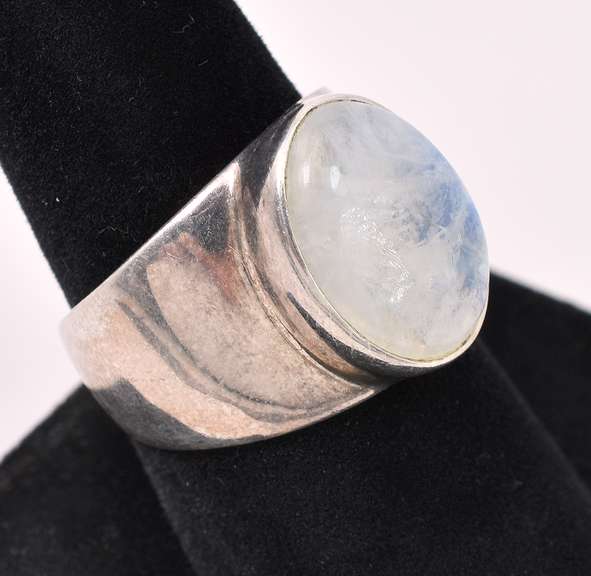 Beautiful Moon Stone Ring In Sterling Silver